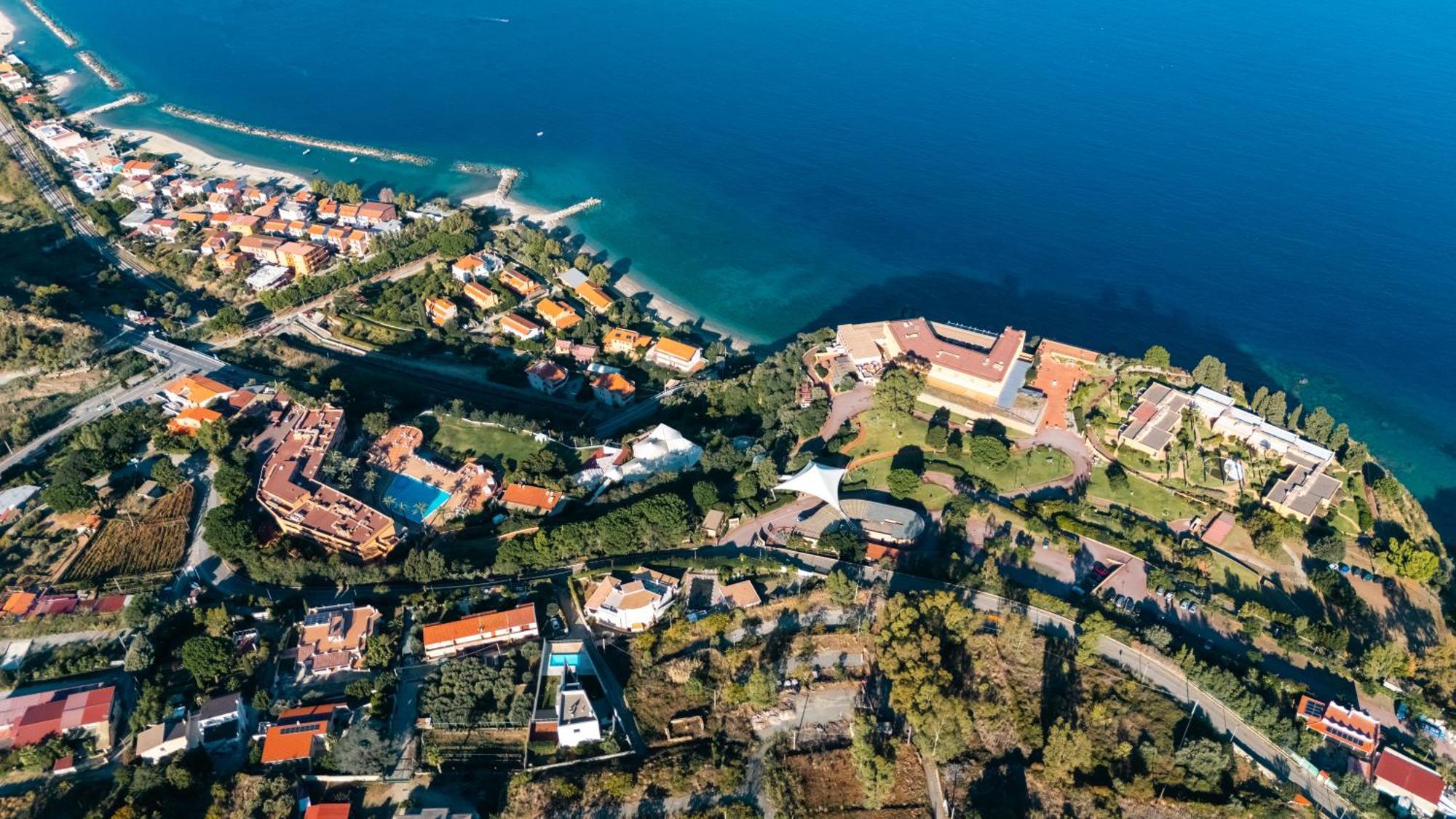 Altafiumara Resort & Spa Вила Сан Джовани Екстериор снимка