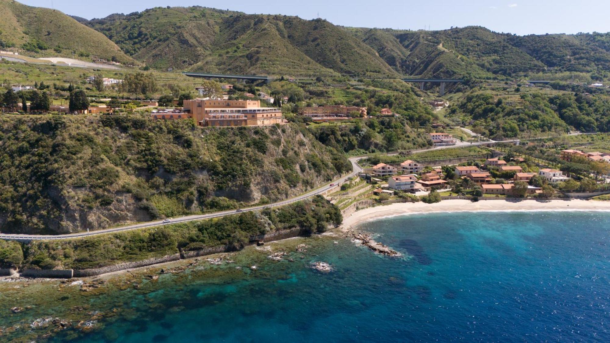 Altafiumara Resort & Spa Вила Сан Джовани Екстериор снимка